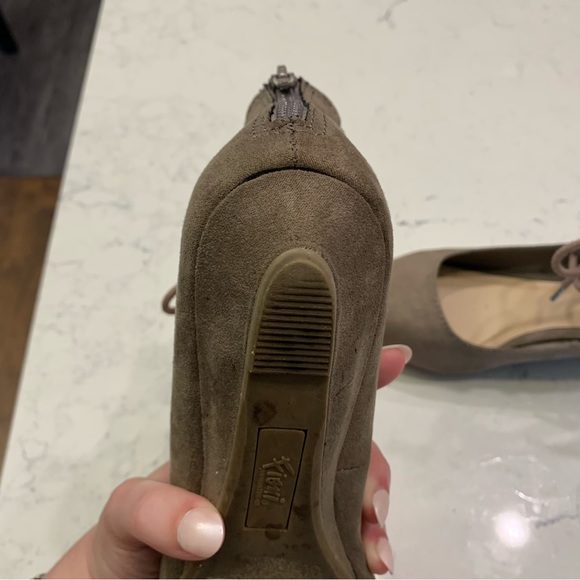 Women’s Tie Flats - Picture 6 of 8